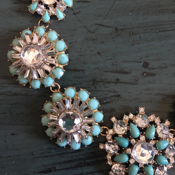 Gorgeous statement necklace! - Picture 2 of 2